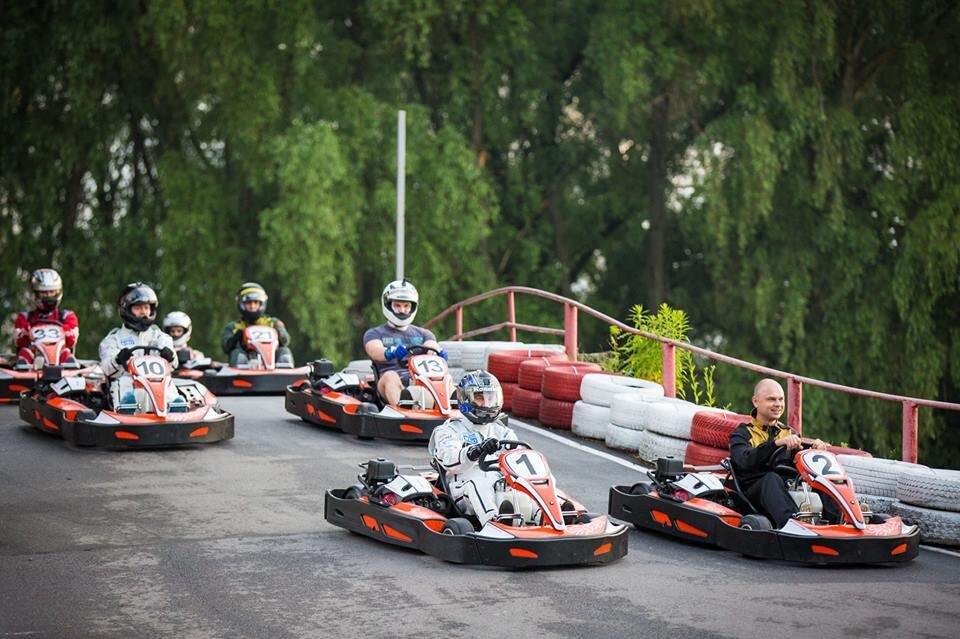 Découvrez le frisson avec les pistes de course Plinko Jeux Premier